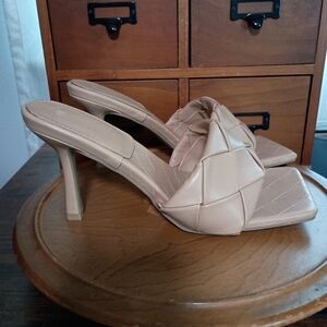 Elegant Tan Woven Women's Sandals_9